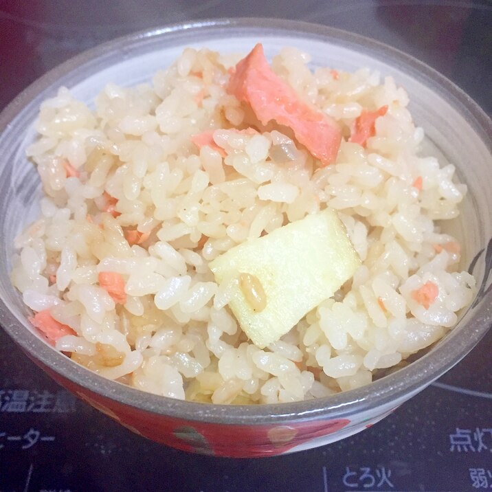 鮭と新じゃがの炊き込みご飯 〜塩バター味〜